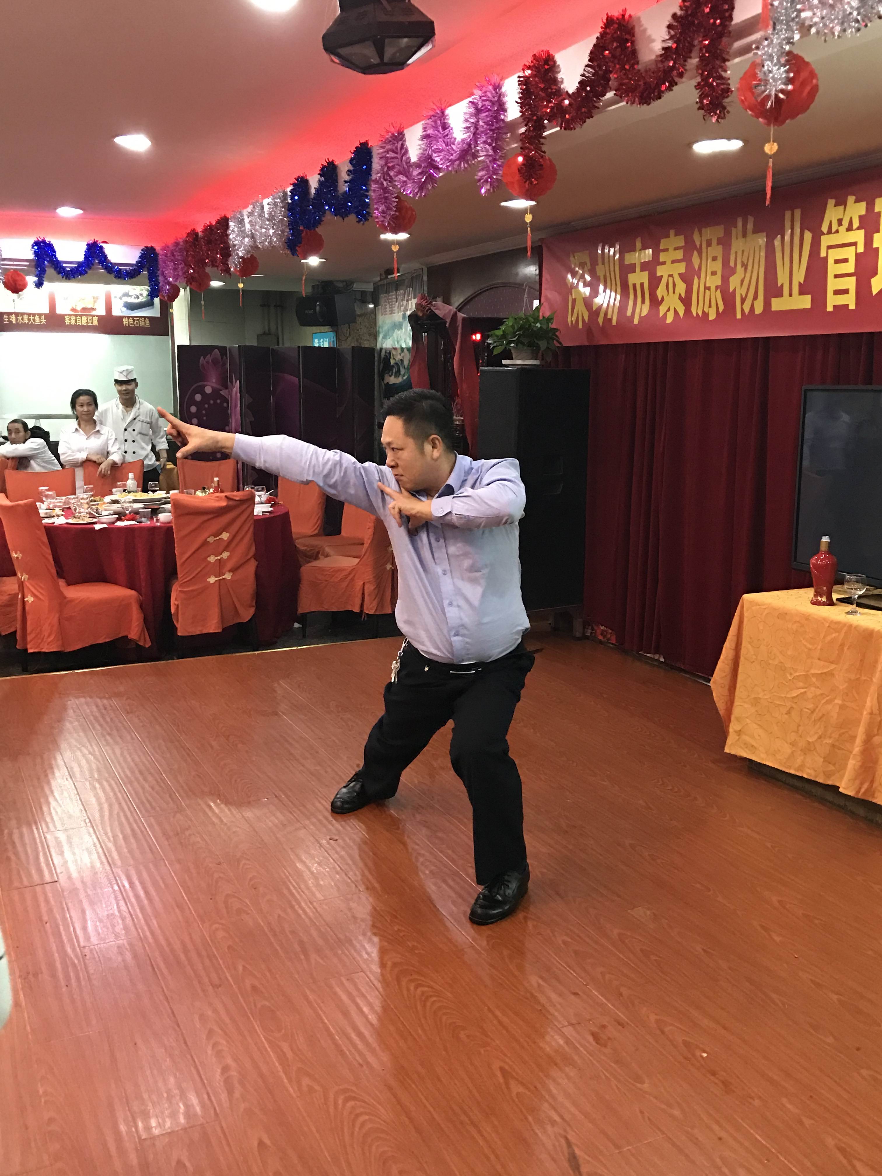  拳術(shù)、詩(shī)朗誦等節(jié)目表演